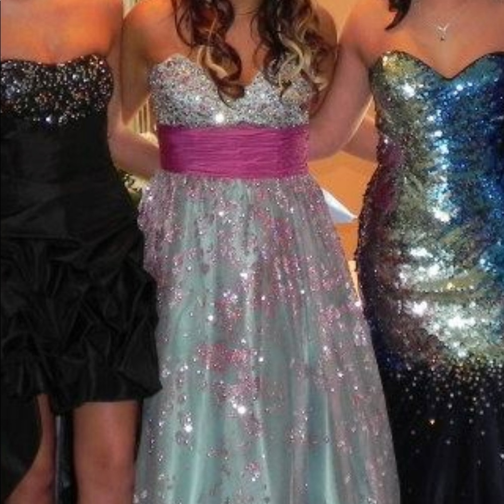 Prom dress - Picture 3 of 3